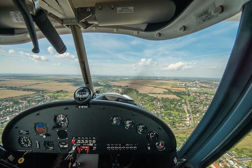 Blick aus dem Cockpit UL-Flugzeug Ikarus C42-C